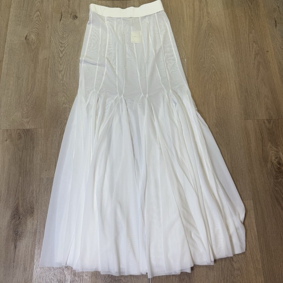 Free People Intimately Godet Girl Mesh 1/2 Slip Maxi Skirt White Sz XS NWT - Picture 3 of 4